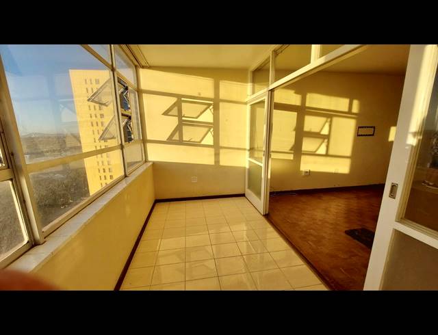 2 BEDROOM APARTMENT FOR SALE IN TOWNSEND ESTATE